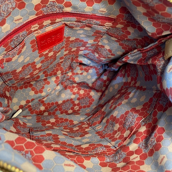 HOBO Leather Shoulder Bag Boho Slouchy Zip Top Pockets Fringe Neutral Classic - Picture 7 of 16